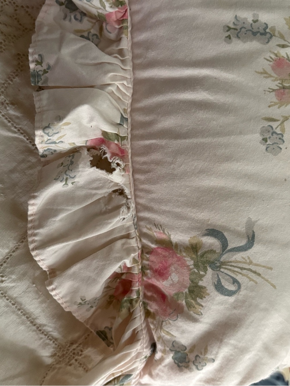 Simply Shabby Chic Pink Ruffle Pilllow Has Flaw See photos - Picture 12 of 12